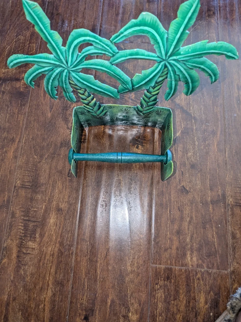 Tropical Palm Metal Paper Towel Holder in Green